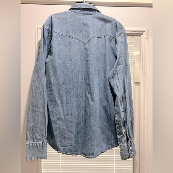 Levi’s Denim Shirt - Picture 2 of 4